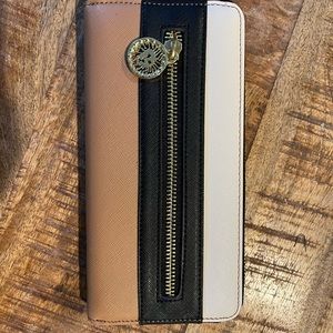 Brand new wallet never used Anne Klein